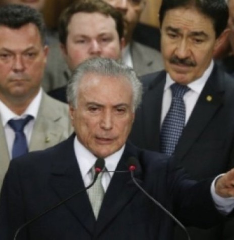 || Vice-presidente Michel Temer discursando durante a posse como presidente interino do Brasil.
Imagem: Acervo Folha Press Crédito: Pedro Ladeira - FOTO 13 –
