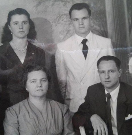 || Casal João e Alzira Saatkamp com os filhos Romeu, Leocádia, Amário e Julia, que chegou a então Vila de General Rondon em maio de 1957. 
Imagem: Acervo Venilda Saatkamp - FOTO 1 - 