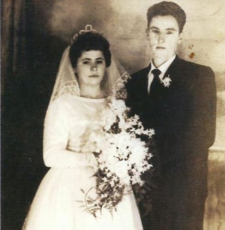 || Noivos Rozalina Cecília Parizotto e Anildo Cemin que se casaram em maio de 1963.
Imagens:  Acerco do casal - FOTO 8 -