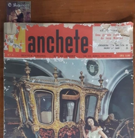 || Capa da 1ª revista Manchete, lançada em abril de 1952, destacando a bailarina Inês Litkowski do Teatro Municipal de Rio de Janeiro junto de uma carrugaem imperial. 
Imagem: Acervo Biblioteca Nacional  - FOTO  11- 
