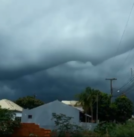 Nebulosidade sobre a cidade de Marechal Cândido Rondon com a aproximação da chuva passageira, em 29 de dezembro de 2020.
Imagem: Acervo e crédito: Victor Marcos Karpinski - FOTO 12 -