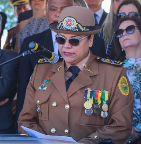 || Coronel Audilene Rosa de Paula Dias Rocha nomeada pela governadora Cida Borghetti para o comanddo geral da Polícia Militar do Estado do Paraná, em abril de 2018.
Imagem: Acervo Corpo de Bombeiros do Paraná - FOTO 7 - 