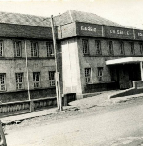 || Prédio próprio do Colégio La Salle, na cidade de Toledo, na década de 1960. 
Imagem: Acervo Projeto Memória Rondonense - FOTO 6 -
