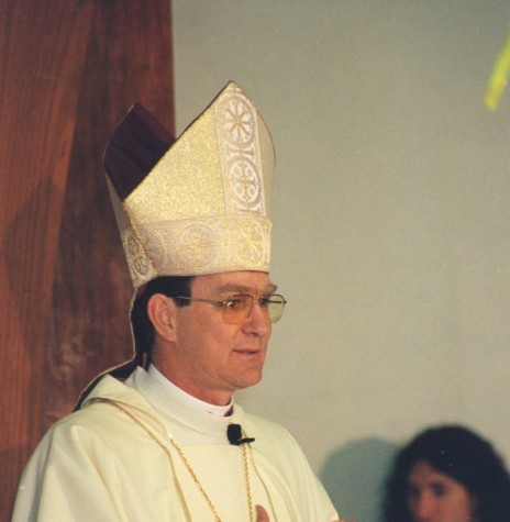 || D. Anuar Battisti, eleito à presidência da Comissão Permanente de Ministérios e Vocações da Conferência Nacional do Bispos do Brasil (CNBB), em maio de 2003.
Imagem: Acervo Diocese de Toledo - FOTO 8 -