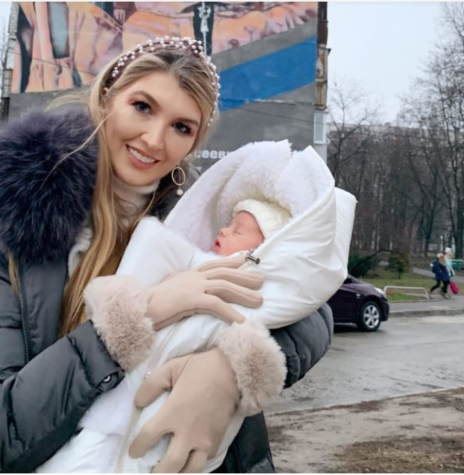 || Quatropontense Deise Klein Leobet com a sua filha Lua Victória nascida na Ucrânia, em dezembro de 2019.
Imagem: Acervo Tropical Notícias - FOTO 19 -