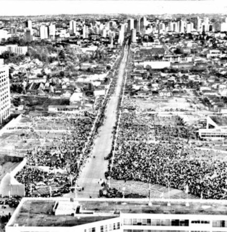 || Vista aérea do Centro Cívico por ocasião do Congresso Eucarístico Nacional, em maio de 1960.
Imagem: Acervo e legenda de João Carlos Amodio (Curitiba) - FOTO 7 - 