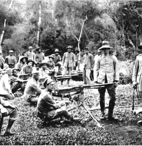 || Tropas federais sob o comando do então General Rondon posicionadas em Medeiros,  em 1925.
Imagem: Acervo Memória Paranaense - FOTO 3 - 