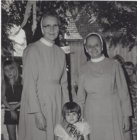 || Irmã Gertildes (d), nascida em maio de 1904, com sua colega Irmã Adelhard, num evento na cidade de Marechal Cândido Rondon.
Imagem: Acervo Projeto Memória Rondonense - FOTO 3 - 