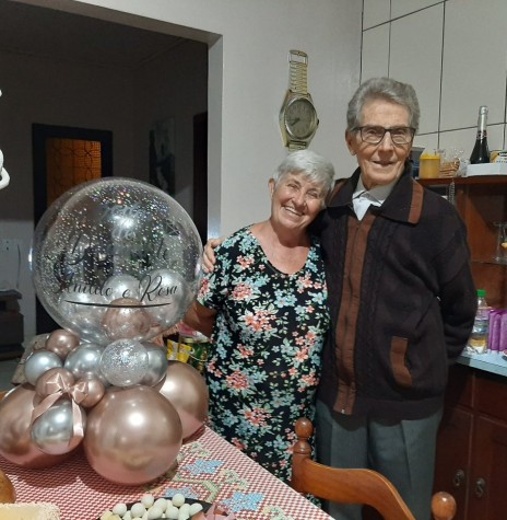 || Casal rondonense  Rozalina Cecilia e Anildo Cemin que comemorou Bodas de Diamante, em maio de 2023.
Imagem: Acervo Cristiane Cemin - FOTO 22 -