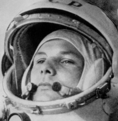 || Cosmonauta russo Yuri Gagarin que realizou a primeira viagem humana ao espaço sideral, em abril de 1961.
Imagem: Acervo BBC News - FOTO 7 - 