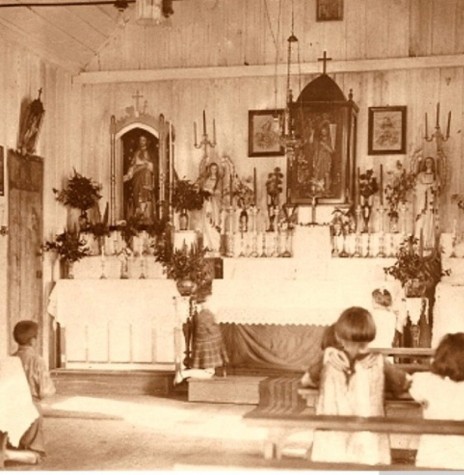 || Primeiro altar da Matriz São João Batista, de Foz do Iguaçu, que foi queimado no incêndio de maio de 1925.
Imagem: Acervo da Matriz referida  - crédito do cromo de Harry Schinke - FOTO 6 - 