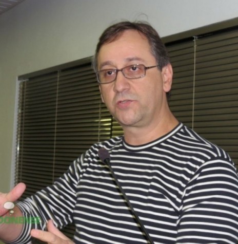 || O comunicador João Marcos Gomes, que retornou ao quadro de funcionários da Rádio Difusora do Paraná, em 15 de maio de 1986.
Imagem: Acervo O Presente - FOTO 10 -
