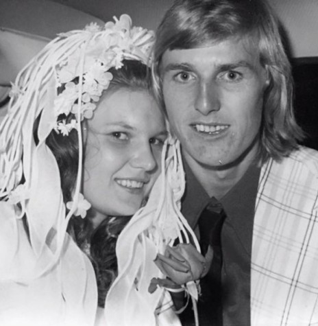 || Os jovens rondonenses Marlene Adamczyk e Hilário Datsch no dia de casamento em 13 de dezembro de 1975. Imagem: Acervo da família - FOTO 10 - 