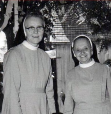 || Irmãs Adelhard (e) e Maria Gertildes, religiosas pioneiras da Divina Providência, em Marechal Cândido Rondon.
Imagem: Acervo Memória Rondonense - FOTO 1 - 