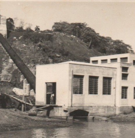Usina hidrelétrica construída no Rio Guaçu, inaugurada em dezembro de 1960.
Imagem> Acervo Alfredo Bausewein - FOTO 1 - 