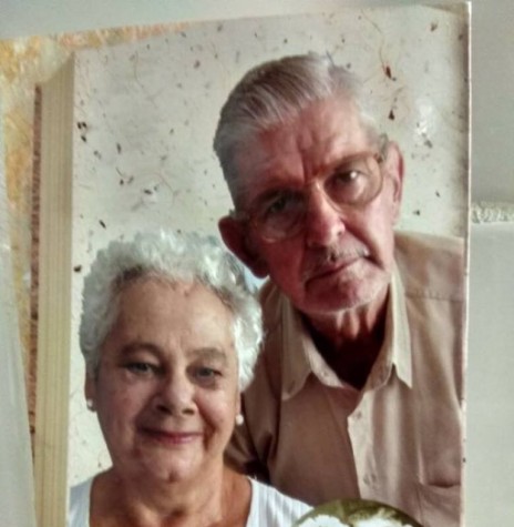 Pioneiro e ex-subprefeito do distrito de Porto Mendes, Willibaldo Hoppe com a esposa Helena, falecido em dezembro de 2016. 
Imagem: Acervo Lore Hoppe - FOTO 7  -