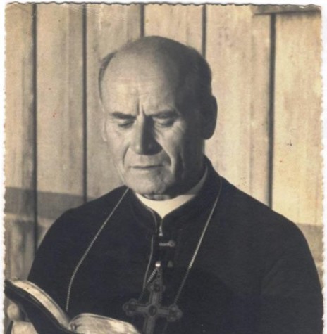 || D. Manoel Könner, religioso que oficiou a primeira missa em Marechal Cândido Rondon, em 08 de dezembro de 1951. 
Imagem: Acervo Memória Rondonense - FOTO 1 - 