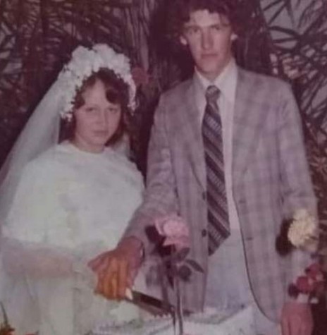 || Os jovens rondonenses Ileni Maria Schaefer e Adir Fiorini que se casaram em final de maio de 1977. 
Imagem: Acervo de Lidiane Fiorini - FOTO 9 - 