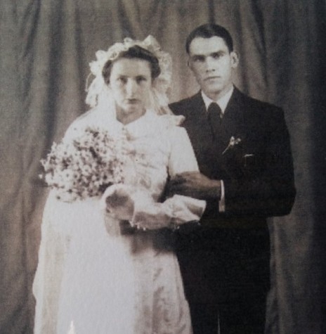 || Casal Leonel Sander e Herta Müller no dia de seu casamento, em 30 de maio de 1942. 
Imagem: Acervo Remi e Lidia Agnes Glitz - FOTO 4 - 