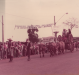 9ª página - Outra vista parcial do desfile alegórico na rua Sete de Setembro, sentido Rua Sergipe à Avenida Rio Grande do Sul. 