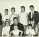 Família  Koch, da esquerda a direita, em pé: Carmen Koch; Ivo Koch;  Lori Koch; Noemia Koch; Nercy Koch e marido Arno Ritter,; e bisavó Zastrow. 
Sentados: Dagmar (filha ), no colo do pioneiro Helmuth Koch, Valmi Koch com o esposo Plinio Angeli;  Rosicler (filha de Arno Ritter e Nercy Koch); Hilda Zastrow Koch, esposa de Herlmuth Koch com o neto Carlos Cesar Koch, filho de Lori Koch. 
Imagem: Acervo Clélia Regina Koch