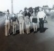 Jovens quatropontenses na Avenida Presidente Epitácio.
Da esquerda a direita:  Marlete Lang, Madalena Pletsch, Clara Pletsch, Jacinta Follmann e Paulo Lang. 
A jovem de blusa preta não foi identificada. 