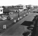 Avenida Rio Grande do Sul, esquina com rua 7 de Setembro, com as primeiras mudas plantadas no centro da via para arborização, em 1975.