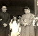 Prefeito municipal Arlindo Alberto Lamb saudando o Padre João Assmann SVD pela sua posse como primeiro vigário da Paróquia Sagrado Coração de Jesus.