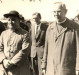 Outro momento da solenidade de posse do Padre João Assmann SVD como vigário da Paróquia Sagrado Coração de Jesus. Da esquerda a direita: 1º - vereador Helmuth Priesnitz, presidente da Câmara Municipal de Marechal Cândido Rondon, 2º - bispo diocesano D. Armando Cirio; 3º - Arlindo Alberto Lamb, prefeito municipal; 4º - padre João Assmann; 5º - religioso não identificado; e 6º - professor Valdomiro Liessem (ao fundo), diretor municipal de Educação e Cultura