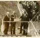Acionamento do dispositivo de abertura do vertedouro da represa pelo Presidente Figueiredo (e) tendo ao lado o diretor adjunto de Itaipu, engenheiro Enzo Debernardi, e o presidente paraguaio Alfredo Stroessner tendo ao lado o diretor-geral da Itaipu Binacional, General Gosta Cavalcanti.
Imagem: Acervo Wagner Dias - Foz do Iguaçu. 