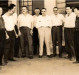 Pioneiros rondonenses. Da esquerda à direita: 1º - Hedo Schneider (distribuidor Brahma e refrigerantes), 2º ao 5º - não identificados, 6º - comerciante Carlos Kleemann, 7º ao 8º - não identificados, 9º - comerciante de carnes e ex-vereador Helmuth Koch, 10º - prefeito municipal Arlindo Alberto Lamb, e 11º - não identificados.