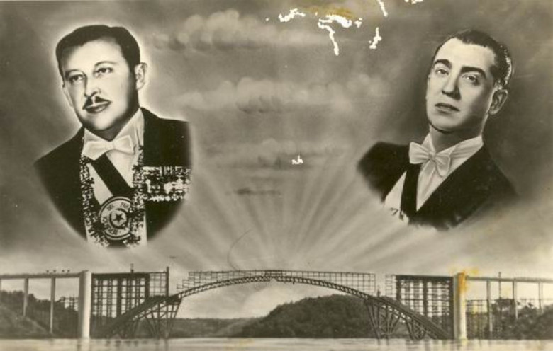 Cartão postal paraguaio sobre a pré-inauguração da Ponte da Amizade pelos presidentes Stroessner e Kubitscheck. 
Imagem: Acervo Projeto Memória Rondonense.