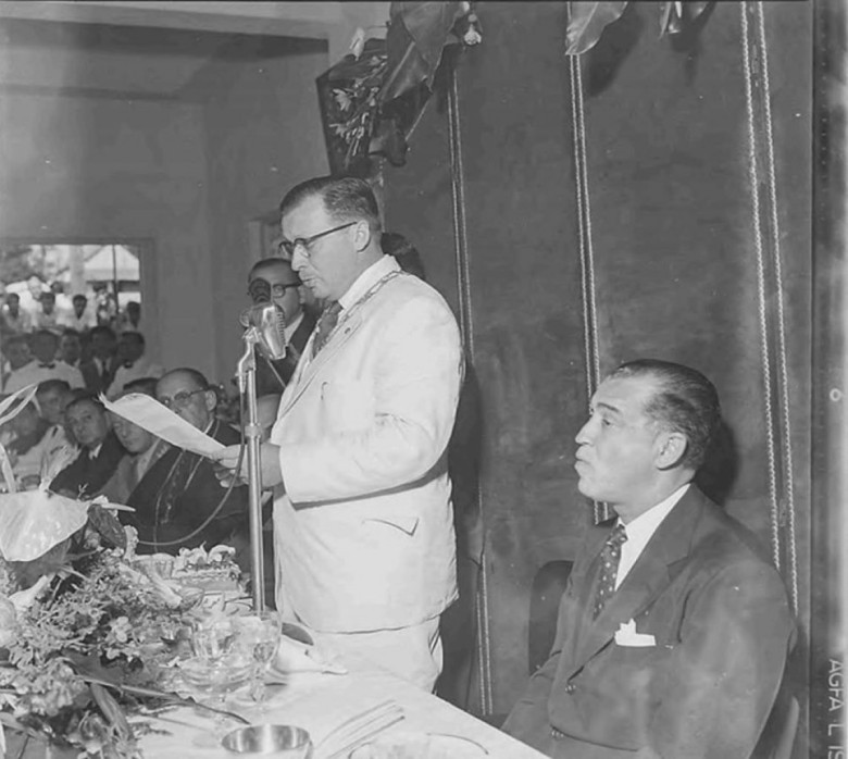 Alfredo Stroessner em seu discurso durante o almoço de confraternização oferecido pelo Governo Brasileiro. 
Imagem: Acervo Wagner Dias - Foz do Iguaçu / Facebook.