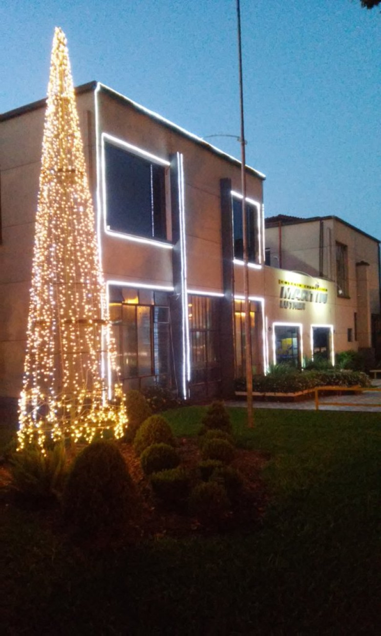 Decoração natalina do Colégio Evangélico Martin Luther. 
Imagem: Acervo memória Rondonense