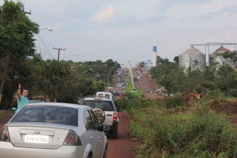 Avenida Irio Jacob Welp nas imediações do Jardim Ana Paula. 
Crédito da imagem: Ademir Herrmann