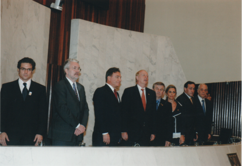 Composição da Mesa Oficial durante a execução e entoação do Hino da Alemanha.
Da esquerda à direita: deputado estadual Luiz Fernando Ribas Carli Filho , Heinz-Peter Behr, cônsul da Alemanha em São Paulo; senador Álvaro Dias, Siegfried Prot von Kunov, embaixador da Alemanha no Brasil; deputado estadual Elio Lino Rusch, deputada estadual Cida Borghetti, deputado estadual Reinold Stephanes Júnior e Reinold Stephanes, ministro da Agricultura. 