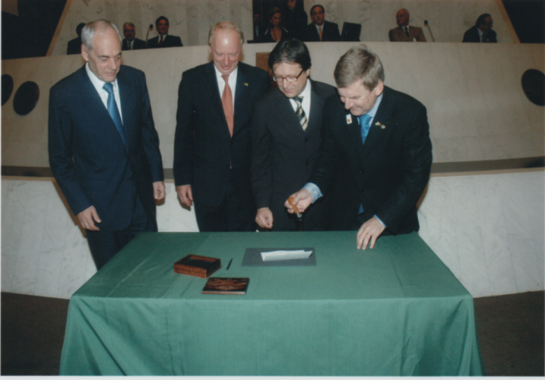  Outro instantâneo do lançamento do selo comemorativo.