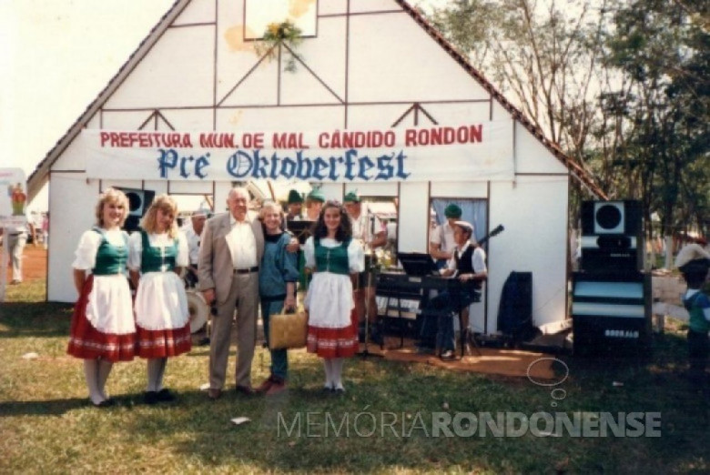 || Stand da 1ª Oktoberfest numa festividade em Santa Helena.