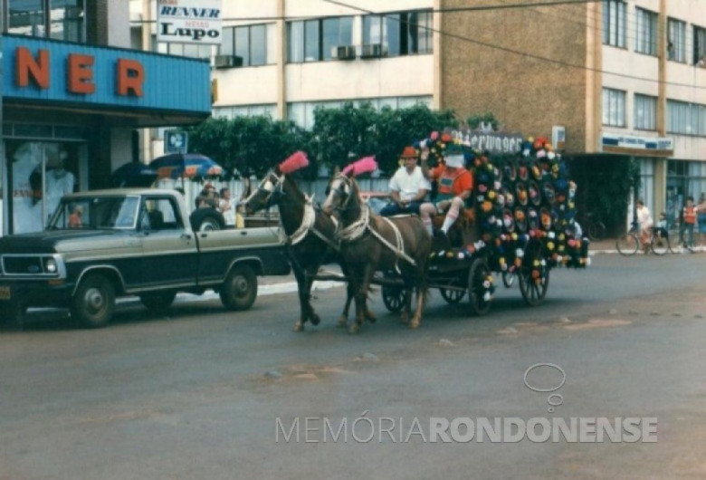 || Desfile do Bierwagen com o Opafass Helio Elpídio Holzbach.