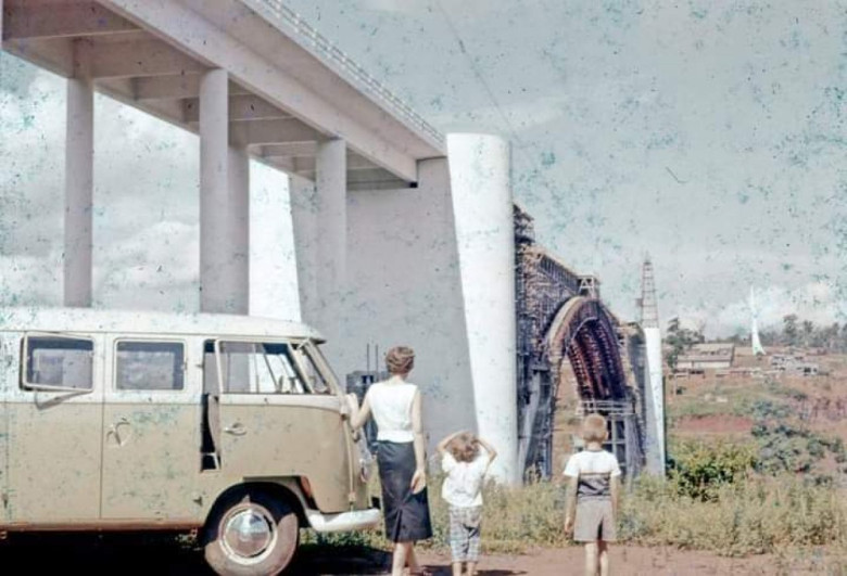 Foto da Ponte da Amizade em imagem feita a partir do Paraguai.
Imagem: Acervo Waldie Guglielmi Salvan. 
