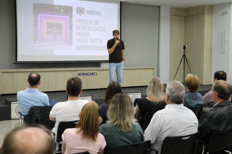 Prefeito Marcio Andrei Rauber abrindo a audiência pública.