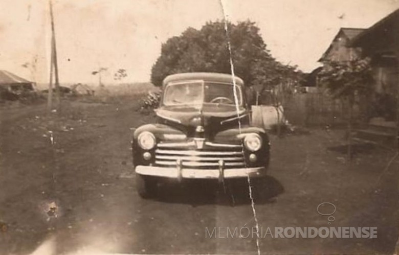 Primeiro veículo de passeio de Marechal Cândido Rondon, na década de 1950, de propriedade do pioneiro José Feiden, proprietário do Hotel Avenida;