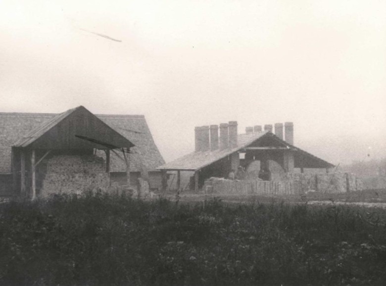 || Olaria nº 1 da colonizadora Maripá instalada no atual município de Pato Bragado, em 1951.
Imagem: Museu Histórico Willy Barth (Toledo/PR).