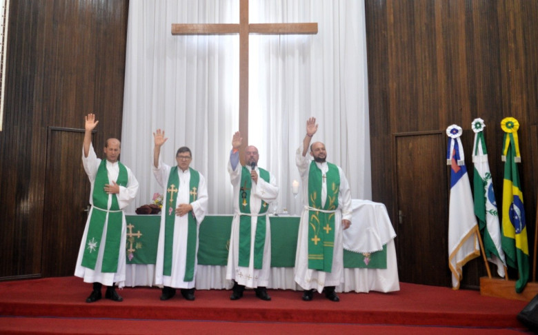 || Benção pastoral ao congressistas.
Da esquerda para direita: pastor Marcos Markendorf, Davi Bischoff, Daniel Maron e Ozéias Wendler.