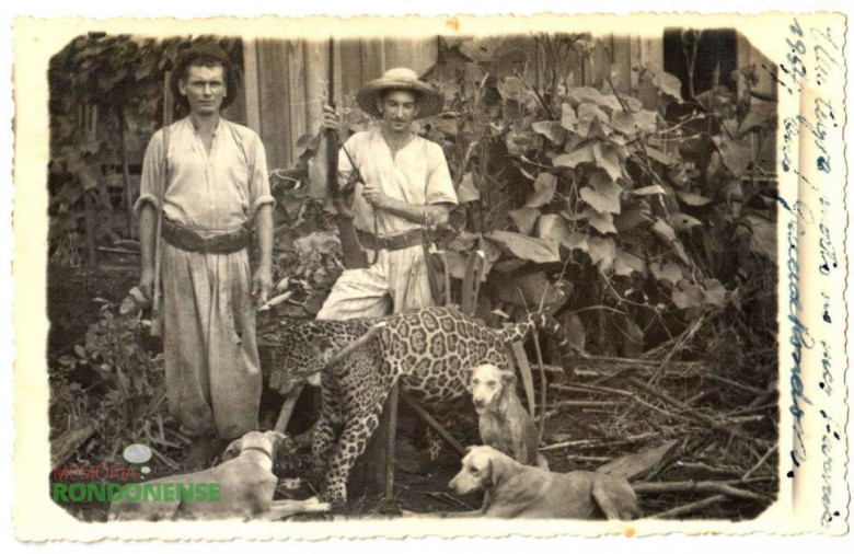 Caçada de onça em fevereiro de 1954. 
Imagem: Acervo Vane Jochims Hensel