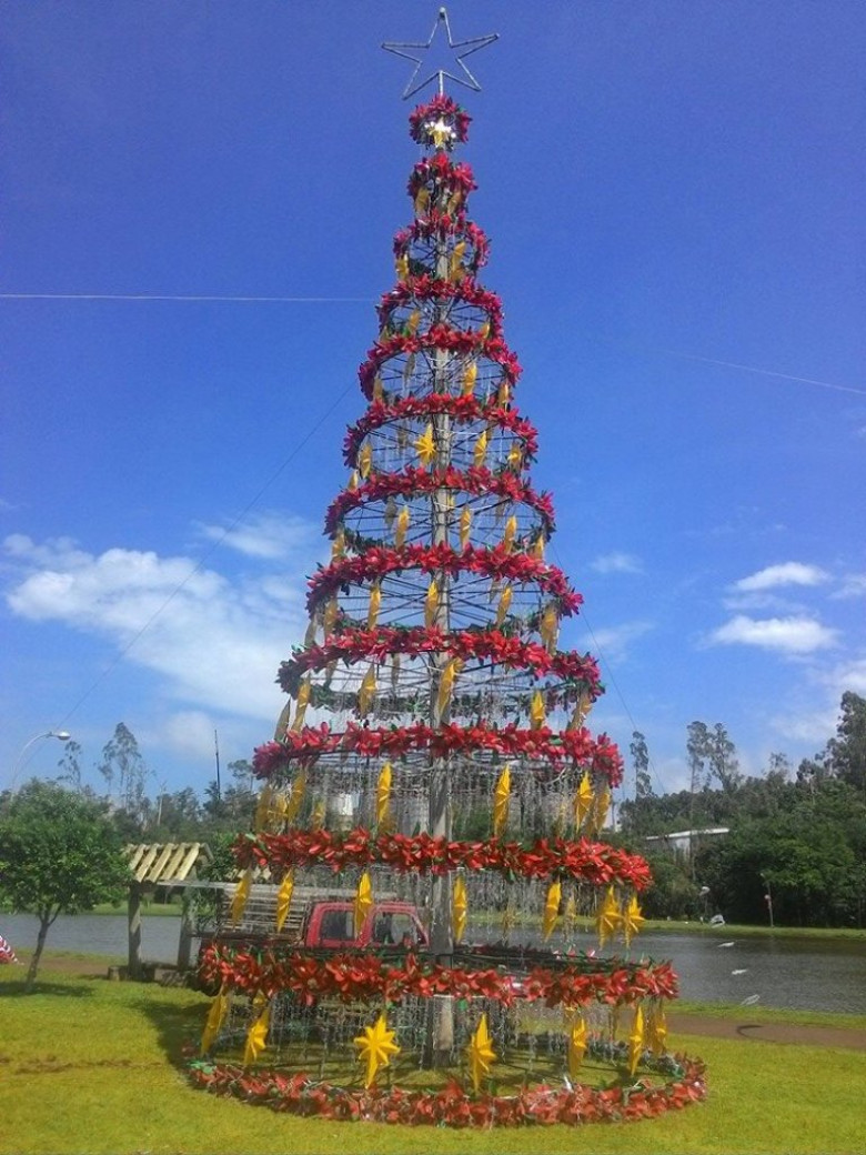 Outra árvore de Natal no Parque da Lazer Rudolfo Rieger. 
Imagem: Acervo Imprensa PM-MCR
Crédito: Ademir Herrmann