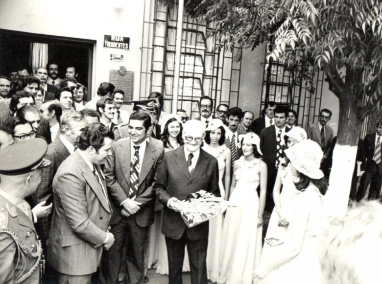 Mais um flagrante da homenagem da Cotriguaçu.
Atrás do governador Jayme Canet Júnior, o jornalista Harto Viteck (de bigode e costeletas). 