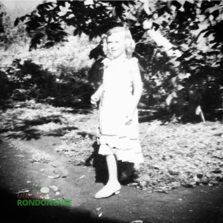 Mirian Dietrich em 79, na sua residência no Arroio fundo na cidade de Marechal Cândido Rondon PR.
Neta de Evaldo Dietrich e filha de Enio Germano Dietrich.
Imagem: Acervo Mirian Dietrich
