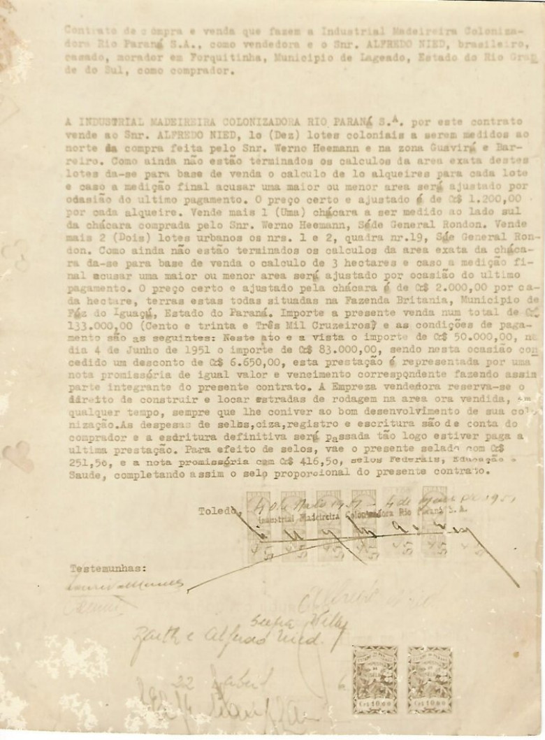 Cópia do contrato de  compra e venda celebrado por Alfredo Nied (comprador) e Maripá (vendedora), de uma chácara e dois lotes. 
Os lotes a que se refere o contrato, se localizam à Avenida Rio Grande do Sul  esquina Rua Men de Sá, onde Alfredo Nied erigiu a sua primeira casa comercial na então principiante vila de General Rondon.  Hoje, neste local existe o edifício da RIMA. 
Imagem: Acervo Walmor Nied 