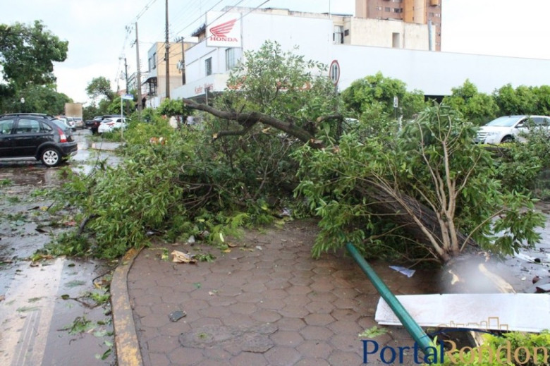 Esquina da Avenida Rio Grande do Sul com a Rua D. João VI. 
Crédito da imagem: não identificado. 